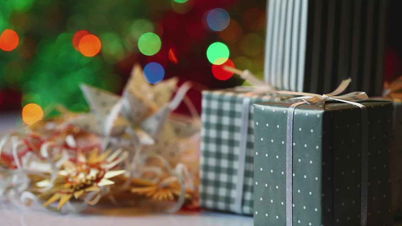 圣诞树附近的礼物视频模板素材完整版免费下载
