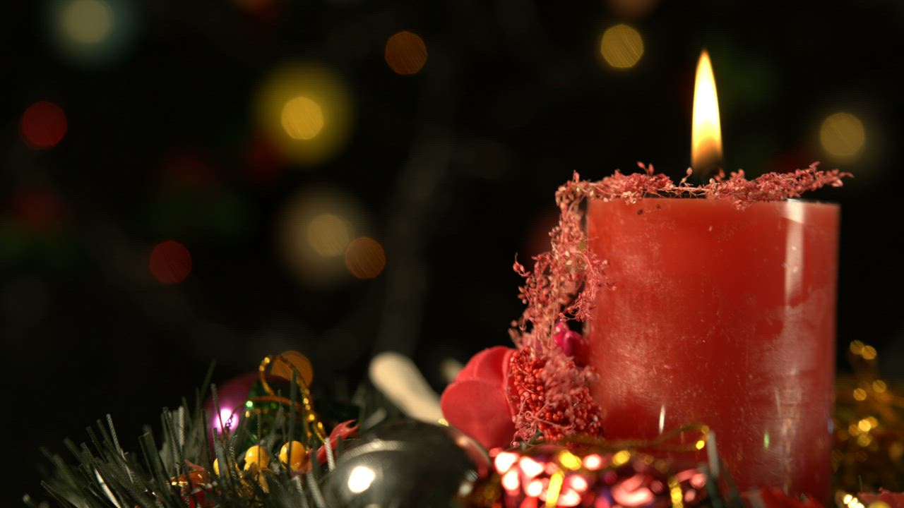 带有圣诞装饰品的红蜡烛视频模板素材完整版免费下载
