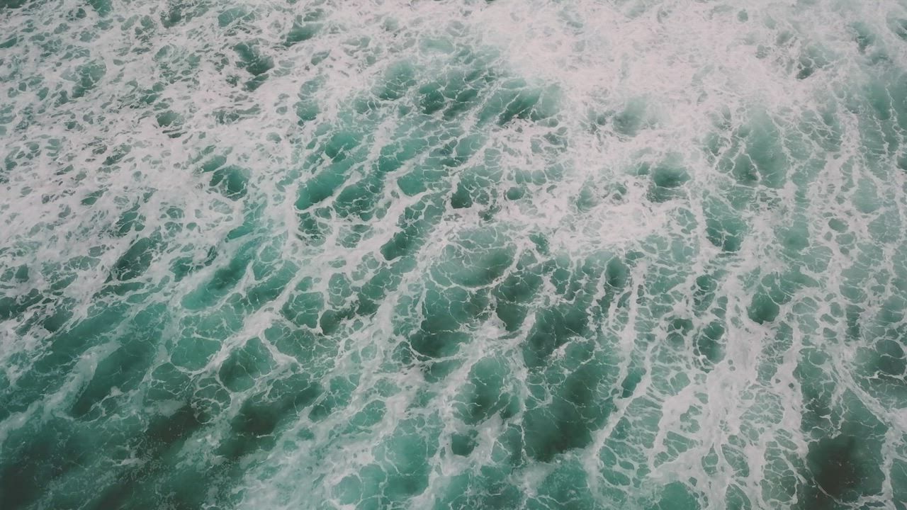 碧绿海水中海浪起泡背景视频模板素材完整版免费下载
