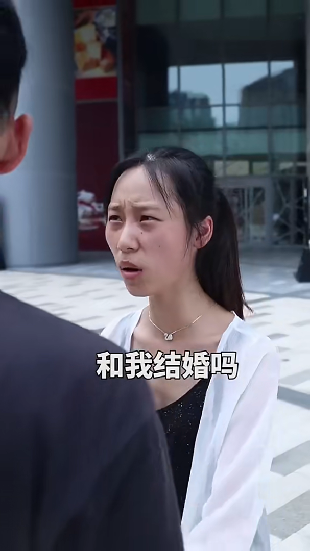男朋友嫌弃女朋友美妆化妆品推荐竖屏无水印短视频素材免费下载